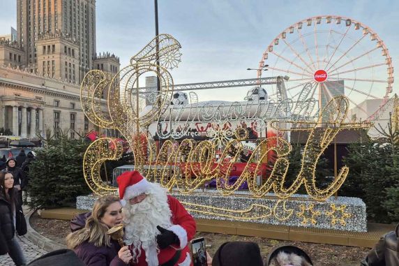 Jarmark Warszawski Świąteczne miasteczko na placu Defilad