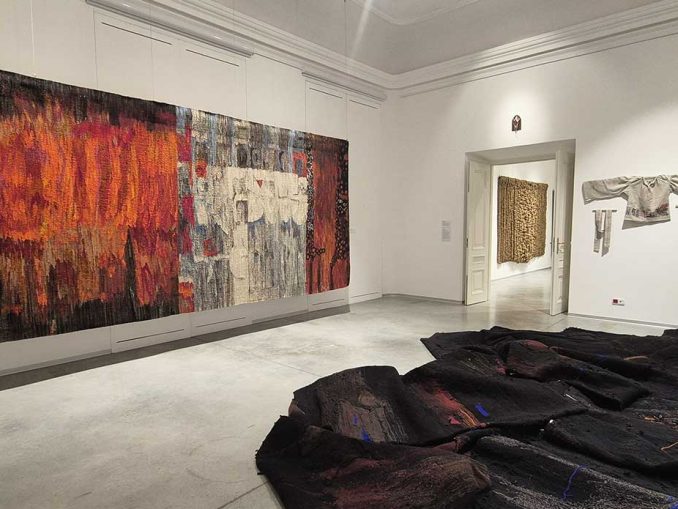 Wystawa SOFT POWER. Warszawski rodowód Polskiej Szkoły Tkaniny